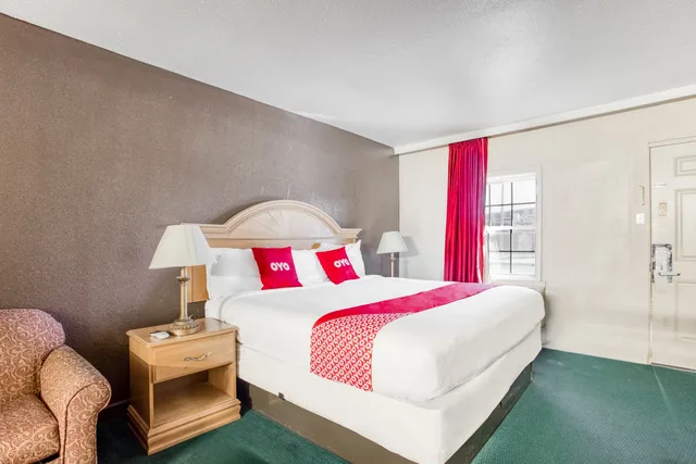 Premium King Bed Smoking, OYO Hotel Bald Knob near Searcy AR 4/5