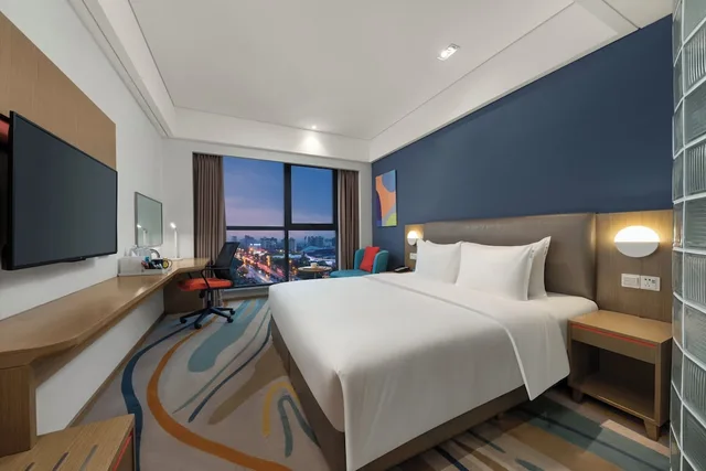 غرفة قياسية بسرير كينج بإطلالة على المدينة، Holiday Inn Express Xichang City Center 1/3