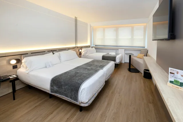 غرفة كلاسيكية ثلاثية، Hotel Sercotel Delfos Andorra 1/4
