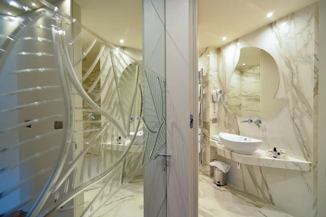 غرفة ديلوكس بإطلالة على البحيرة بجاكوزي، Park Hotel Imperial Centro Tao Natural Medical Spa 7/8