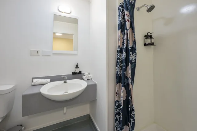 1 Bedroom, Downstairs, 1 Queen and 1 Single Bed، Fenton Court Motel 4/4