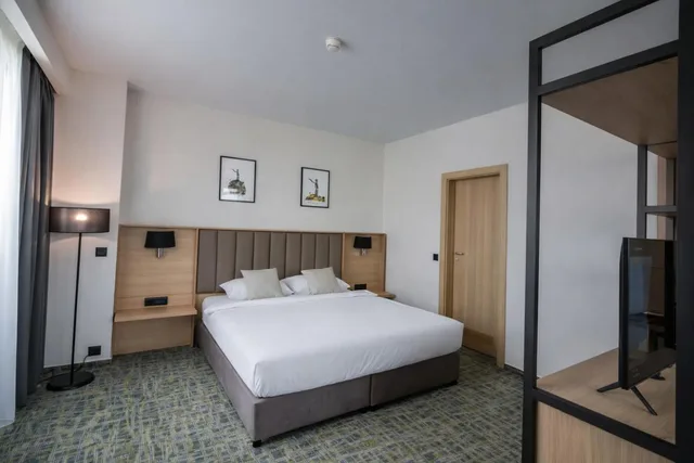 جناح جونيور، B1 City Hotel 3/8