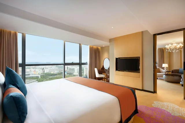 جناح ديلوكس بسرير كينج بغرفتين للمدخنين، Ramada by Wyndham Foshan Nanhai 1/1