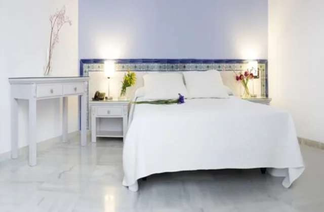 Romantic, Jetted Tub, Plaza Cavana 3/4