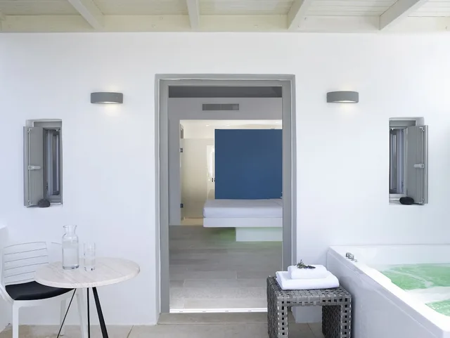Executive, Suite, Queen Bed, Sofa, Hot Tub, Aurora Luxury Hotel & Spa 1/2