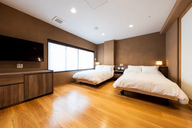 غرفة بريميوم بسريرين مزدوجين بحوض استحمام، ONIYAMA HOTEL 1/3