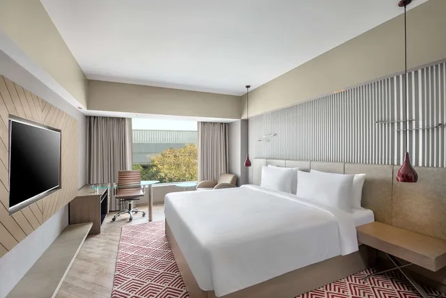 غرفة سوبيريور بسرير كينج، Radisson Hotel Sector 29 Gurugram 3/5