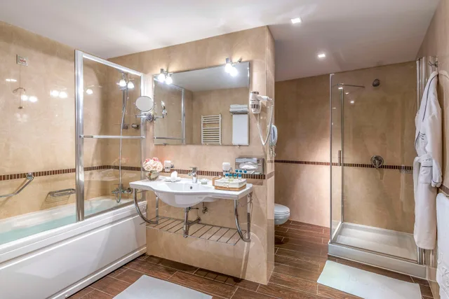 Deluxe, Twin Beds, Town View، Kempinski Hotel Grand Arena 4/6
