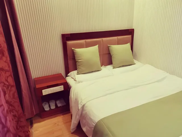 غرفة بسرير كوين، GreenTree Alliance Hulunbeier Zhalantun Railway Station Hotel 1/1