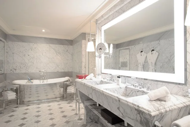 Eiffel, Suite, King Bed، La Reserve Paris Hotel And Spa 4/6