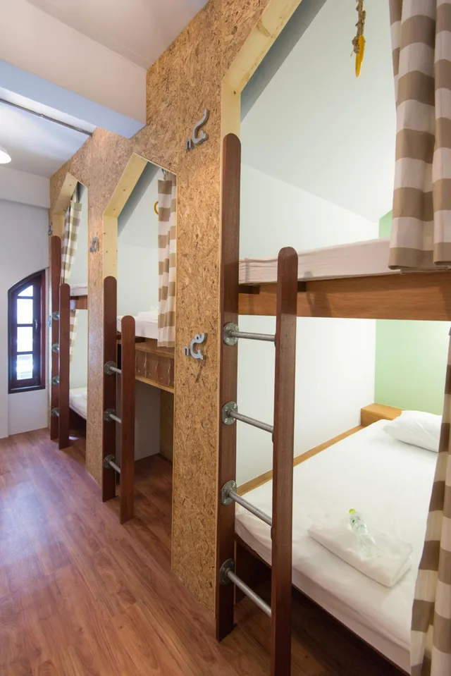 سكن مشترك بخمسة أسرّة للنساء، Barn And Bed Hostel 1/8