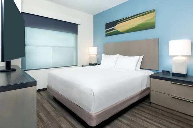 جناح استوديو بسرير كينج مع أريكة بمطبخ بحوض استحمام لذوي الإعاقة، Hyatt House Tampa Airport Westshore 1/4