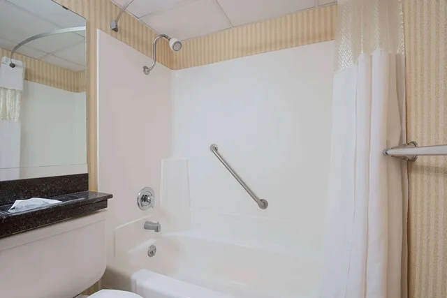 غرفة بسريرين كوين لذوي الإعاقة، The Eddie Hotel Gillette 4/4