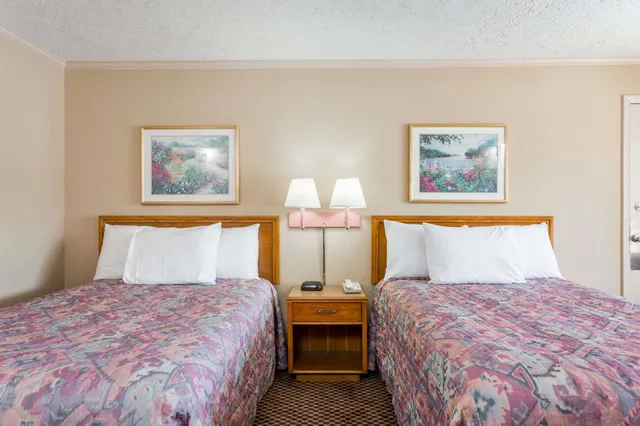 غرفة بسريرين مزدوجين للمدخنين، Travelodge by Wyndham Ridgeway Martinsville Area 2/3