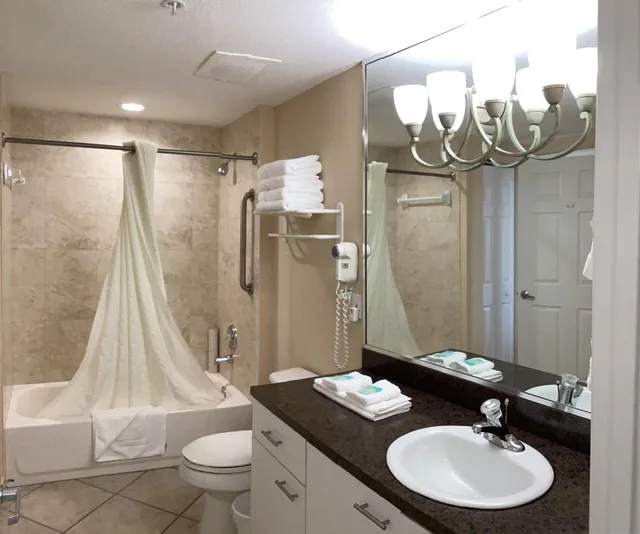 جناح بسرير كوين بإطلالة على المسبح، Vacation Village At Weston 3/5