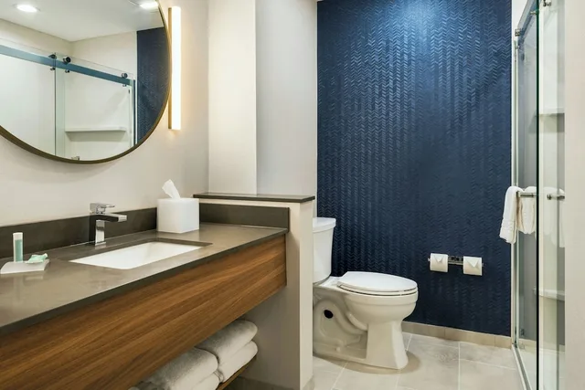 استوديو بسرير كينج مع أريكة لذوي الإعاقة، Fairfield by Marriott Inn & Suites Hanford 4/5