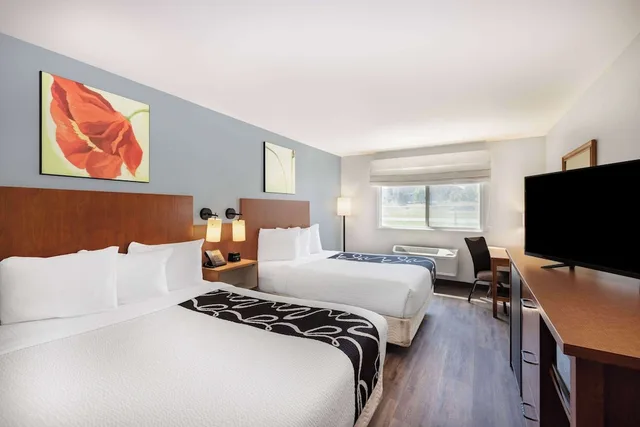 غرفة بسريرين كوين لذوي الإعاقة، La Quinta Inn & Suites by Wyndham Helena 1/5
