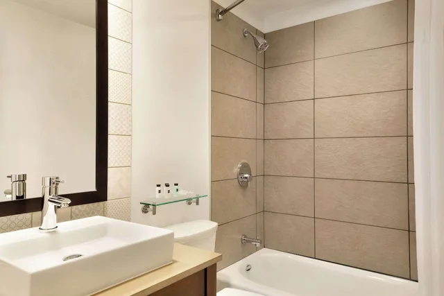 جناح بسرير كينج بغرفة نوم واحدة مع أريكة، Country Inn Suites By Radisson Seattle Bothell Wa 5/10