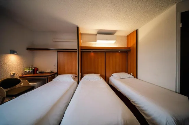 غرفة ثلاثية، Hotel La Bonne Etape 1/8