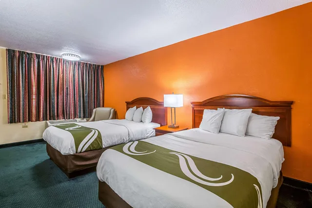 غرفة بسريرين مزدوجين، Quality Inn Northeast 1/2