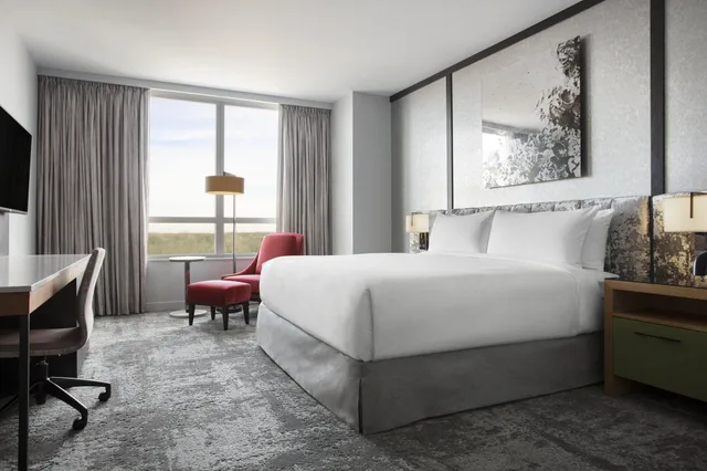 غرفة ديلوكس بسرير مزدوج لذوي الإعاقة، LOEWS CHICAGO O'HARE 1/2