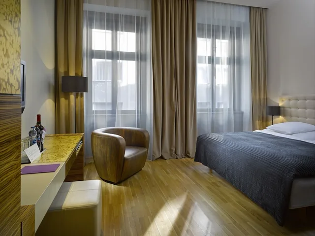 غرفة ديلوكس بسرير كينج، The Icon Hotel And Lounge 4/10