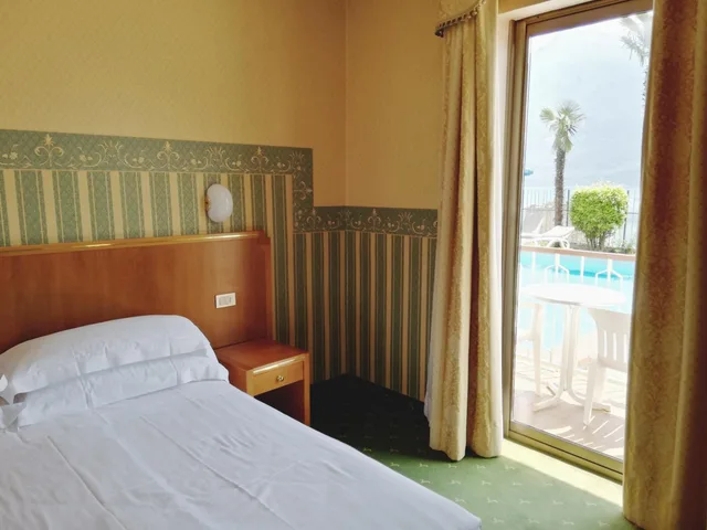 غرفة كلاسيكية بإطلالة على المسبح، HOTEL SPLENDID PALACE 1/3