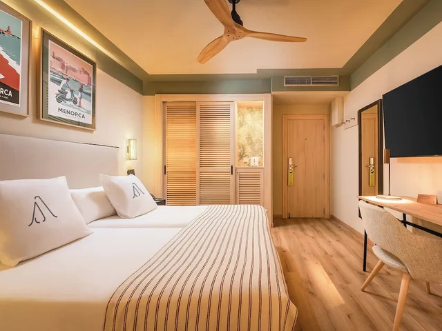 غرفة قياسية بإطلالة على المدينة بشرفة مفردة بسرير كوين، Hotel Artiem Capri 1/10