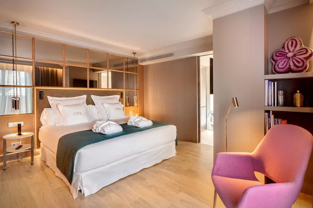 غرفة بريميوم عائلية بسرير كينج وسريرين منفصلين، Barcelo Emperatriz 1/10