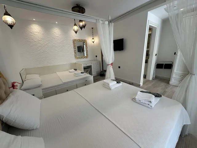 Room, Quadruple, Double Bed, Sofa, Alacati Grand Eldoris Otel 2/9