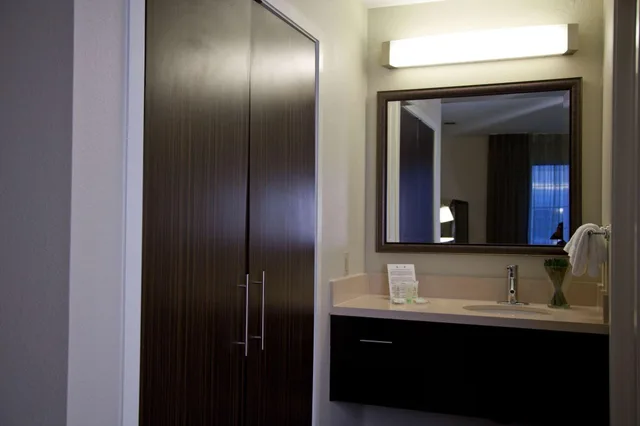 جناح بسرير كوين بغرفة نوم واحدة لذوي الإعاقة، Sonesta Es Suites San Francisco Airport San Bruno 1/1