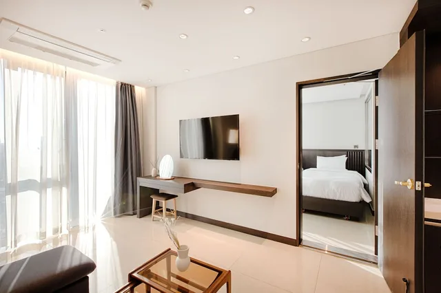 Connecting, Wellness, Suite, 1 Queen and 1 Single Bed، Union Hotel Seoul, Tapestry Collection by Hilton 3/4