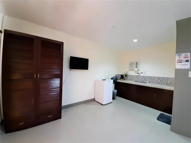 غرفة ديلوكس بسرير كوين، Conrada's Place Hotel And Resort 2/6