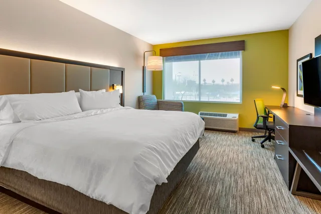 غرفة ديلوكس بسرير كينج لذوي الإعاقة، Holiday Inn Express Suites Phoenix Dwtn State Capitol 1/10