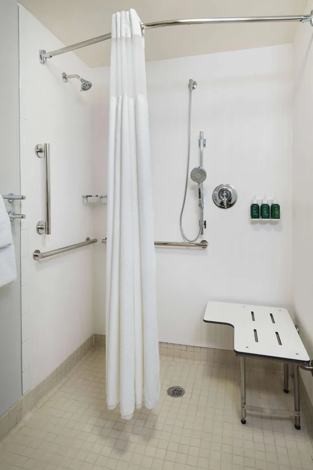 جناح بسريرين كوين لذوي الإعاقة، Sonesta Es Suites Charleston 1/1