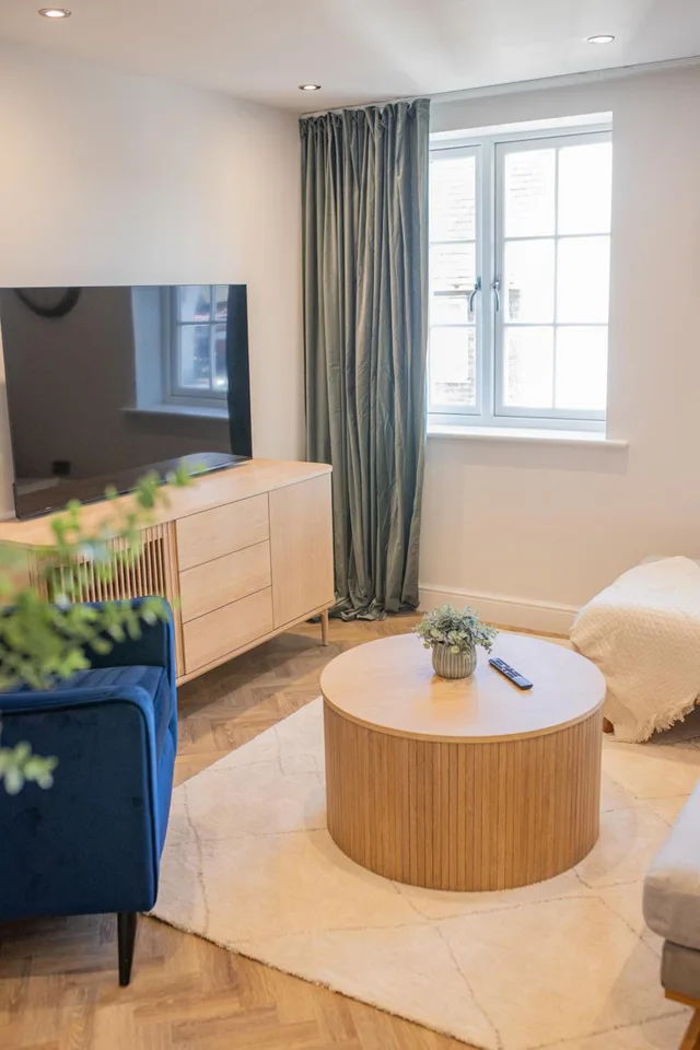 2 Bedrooms, Apartment, 2 Double Beds, Charles Hope Salisbury Centre 6/10