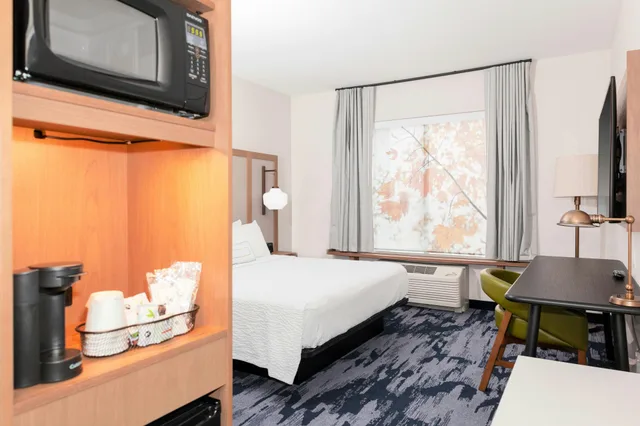 غرفة بسرير كينج، Fairfield Inn And Suites By Marriott Fort Morgan 1/2