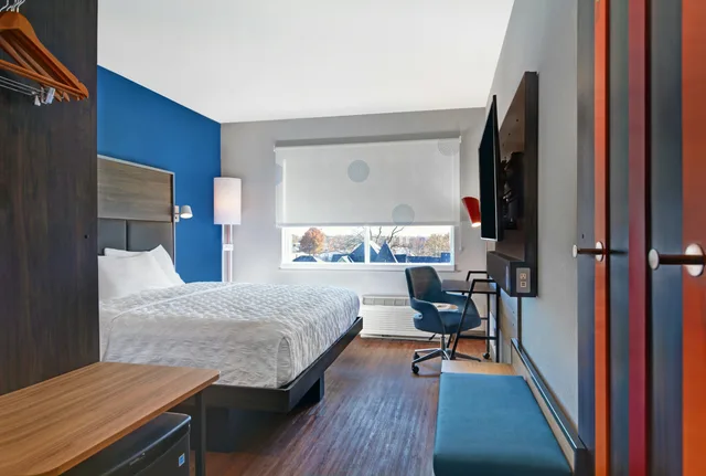 غرفة بسرير كينج، Tru by Hilton Springfield Downtown 2/4