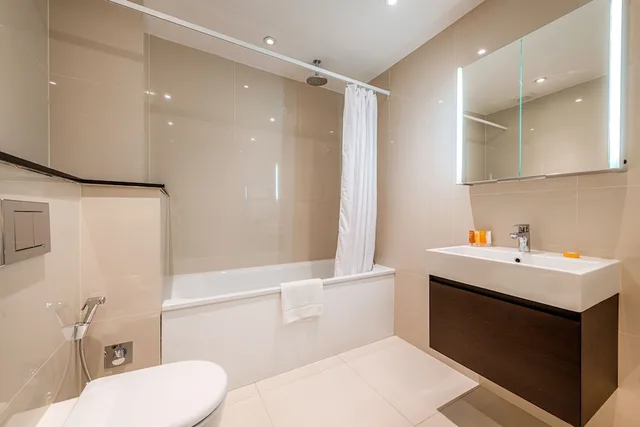 شقة سوبيريور بسرير كوين وسريرين منفصلين بشرفة بغرفتي نوم، Apartment Queensgate Court 9/10