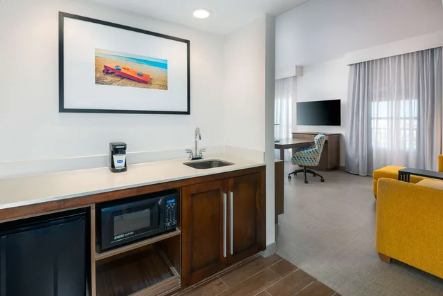 جناح بسريرين كوين بشرفة مع أريكة، Hampton Inn and Suites by Hilton Clearwater Beach 3/3