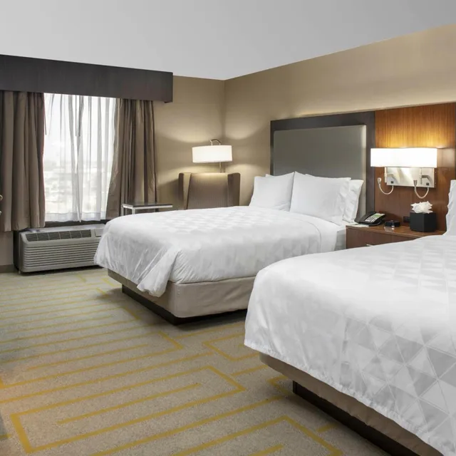 Suite, Queen Bed, William Tell Hotel MOD Collection by Sonesta 2/3