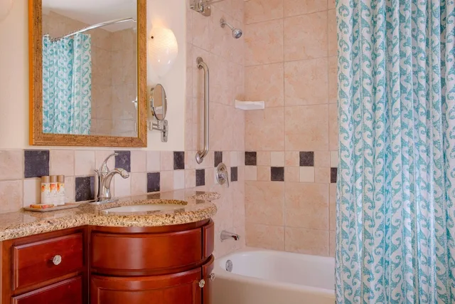 غرفة بسرير كينج بإطلالة على البحر بشرفة مع أريكة، Marriott S Ko Olina Beach Club 2/2