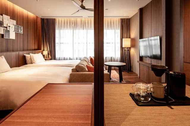 Episode 5, Twin Beds، The Basics Fukuoka (ex Hyatt Regency Fukuoka) 1/1