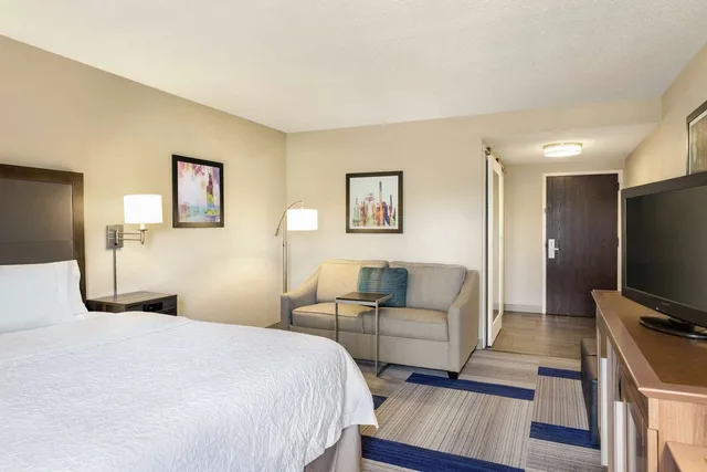 Study, King Bed, Sofa، Hampton Inn Birmingham-Trussville 1/4