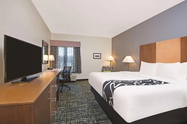 غرفة بسرير كينج، La Quinta Inn & Suites by Wyndham Morgantown 1/2