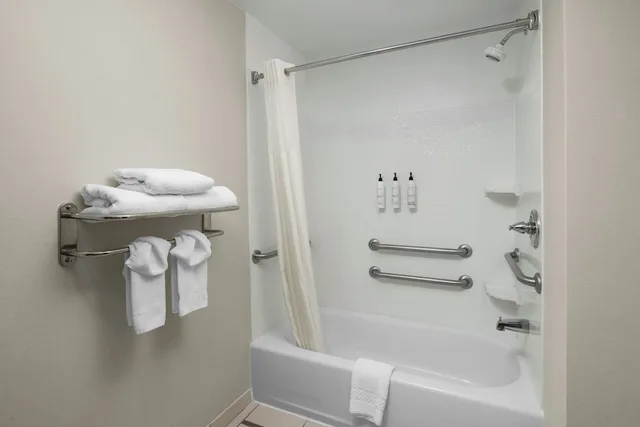 استوديو تنفيذي بسريرين كوين بغرفة نوم واحدة مع أريكة، Fairfield Inn Suites By Marriott Olean 6/7