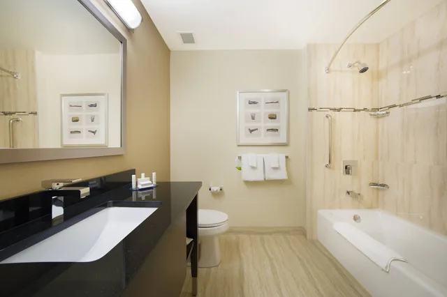 غرفة بسرير كينج، Courtyard Montreal Downtown 4/4