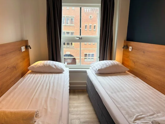 Standard, Twin Beds, Private Bathroom, Continental Hotel 4/10
