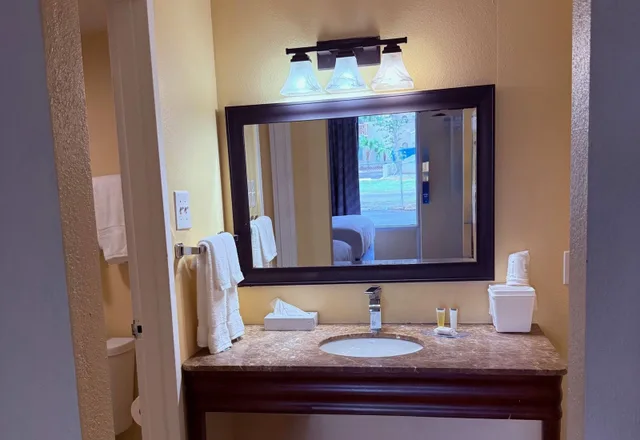 غرفة رباعية بسريرين مزدوجين، Days Inn by Wyndham St. Petersburg / Tampa Bay Area 5/5