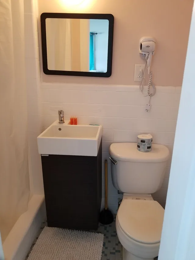 غرفة بسرير كينج، Jones Beach Hotel 3/3